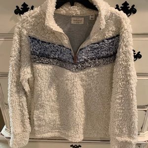 Medium cream quarter zip fuzzy fleece.  Great for fall and winter!